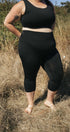 Cropped Leggings | Sybil is wearing size 3XL, height is 5.6"