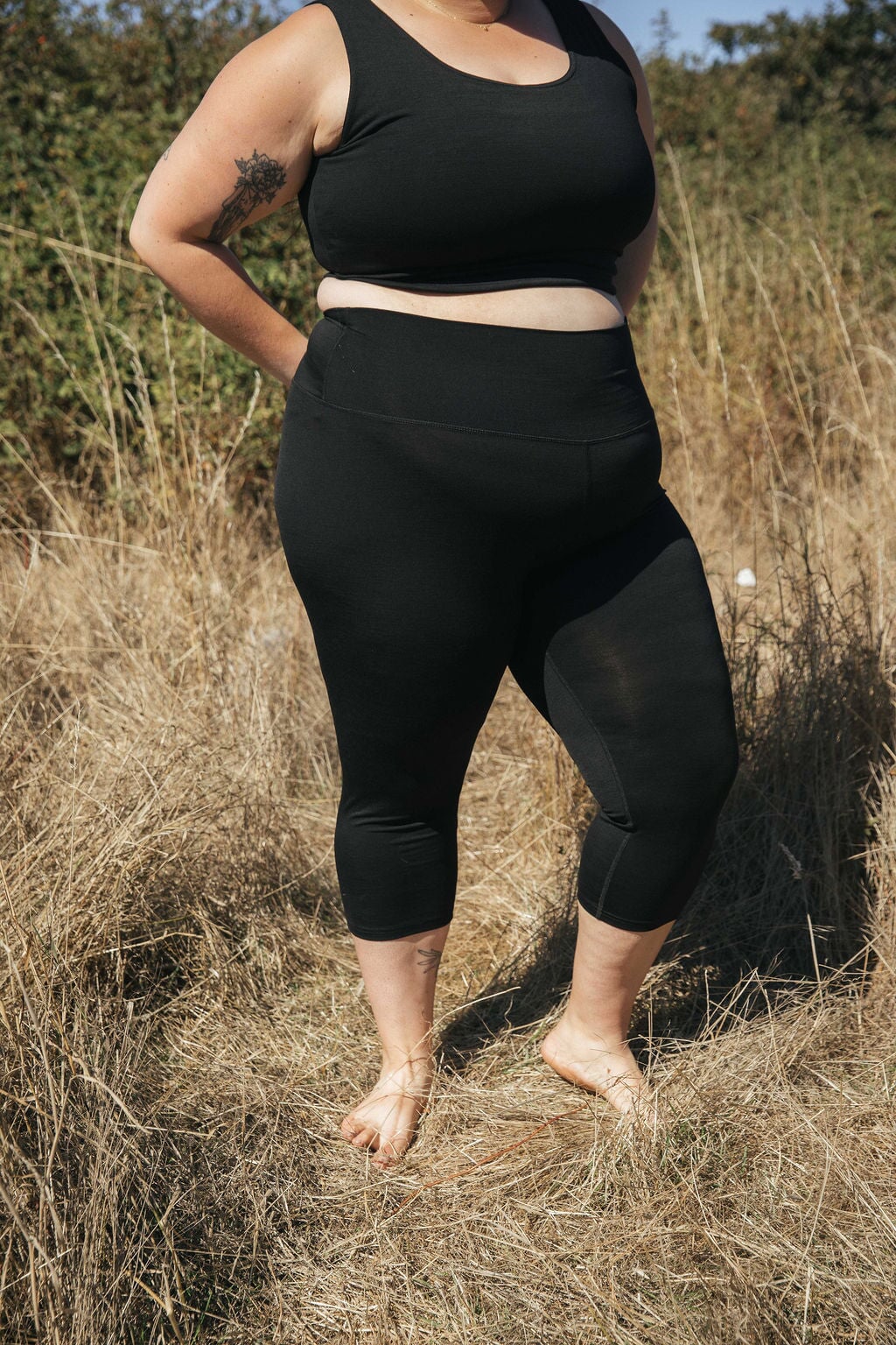 Cropped Leggings | Sybil is wearing size 3XL, height is 5.6"