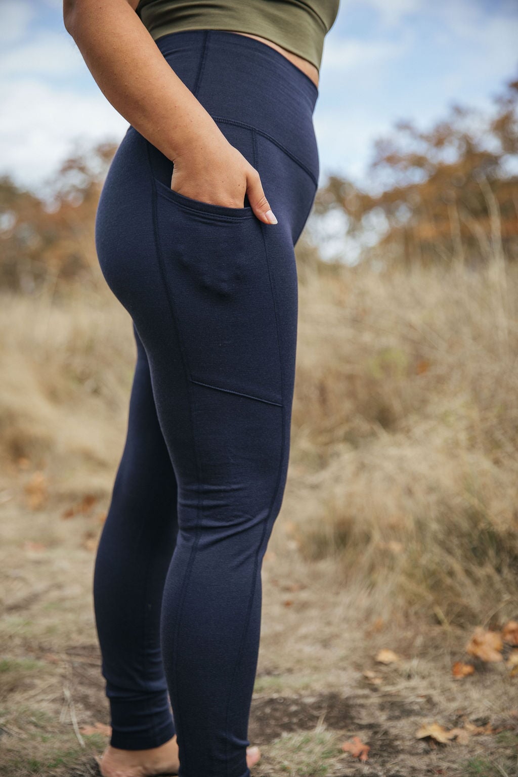 Pocket | Hanna is wearing size Medium, height 5.3"